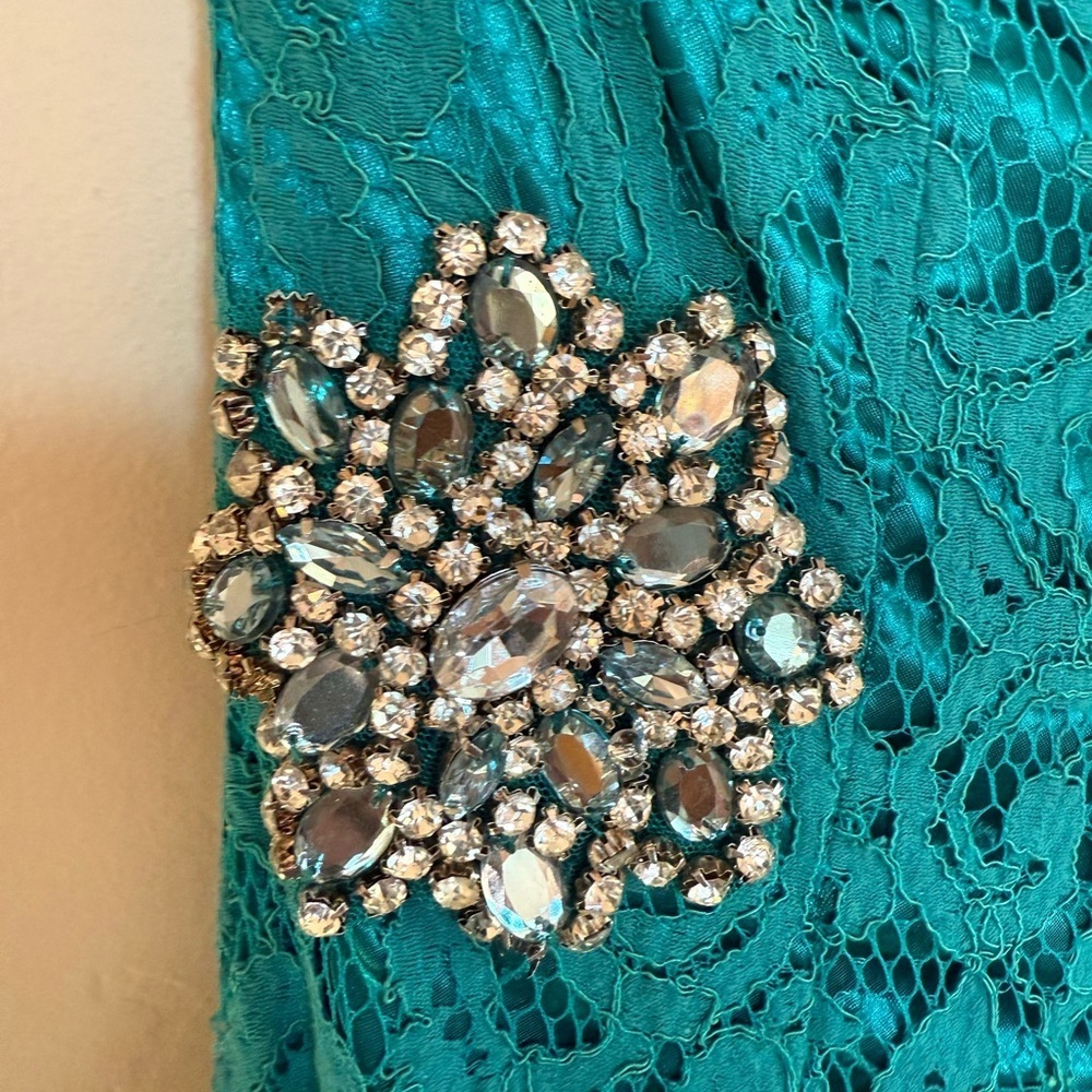 Elegant Teal Lace Evening Gown - Picture 10 of 13